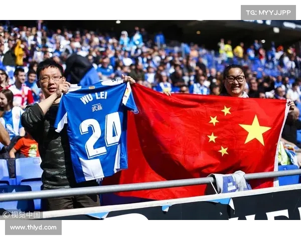 西甲球迷组织强烈抗议海外赛事 伯纳北看台悬挂反对横幅表达不满